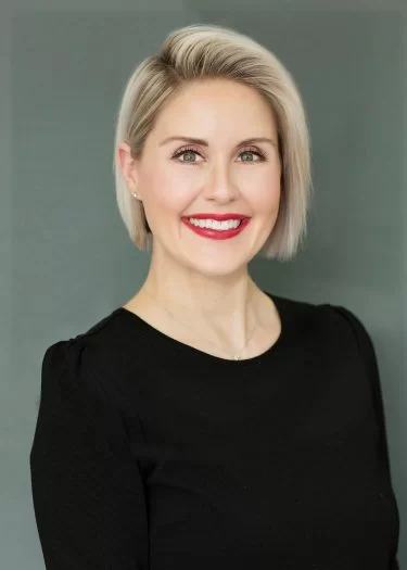 Amanda-j-tschetter-dermatology-specialists